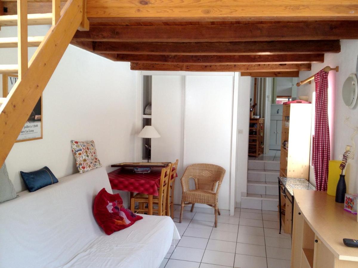 Studio Avec Piscine Privee Jardin Clos Et Wifi A Saint Jean D'Angely Exterior photo